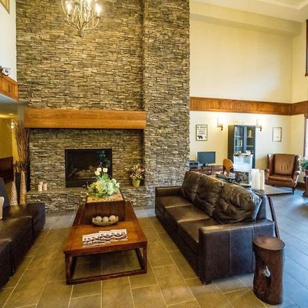 Spacious Penthouse Suite-King Beds-Pool & Hot Tub Canmore Exterior photo
